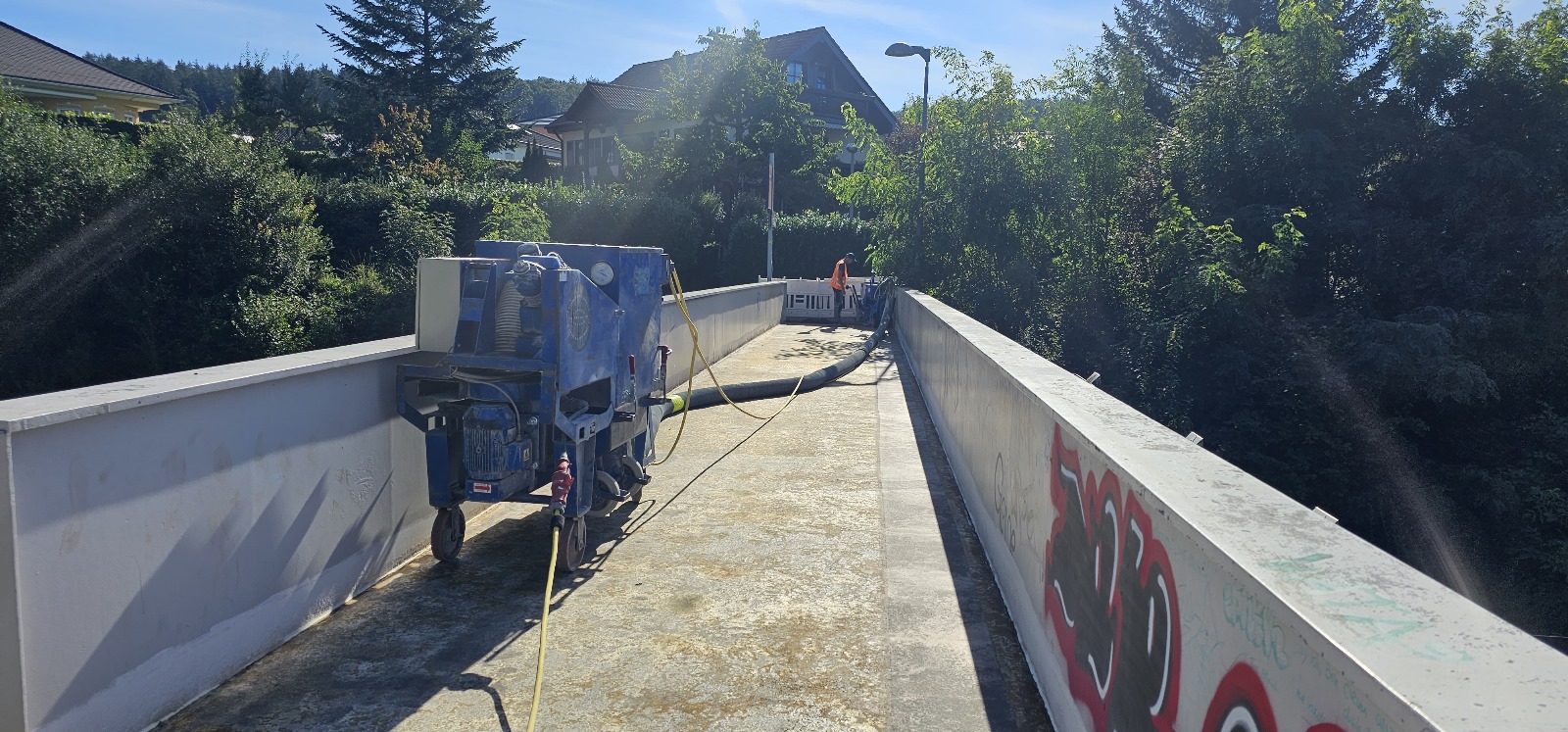 Kugelstrahlen einer Stahlbrücke in Berlin