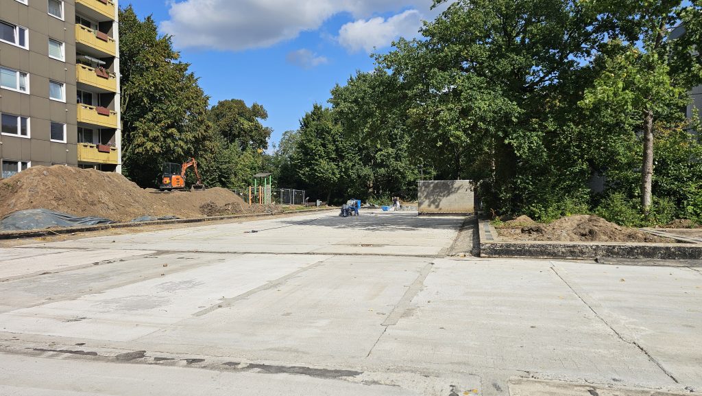 Großfläche 2.500 m² – Kugelstrahlen im Wohnumfeld mit Baustelleneinrichtung